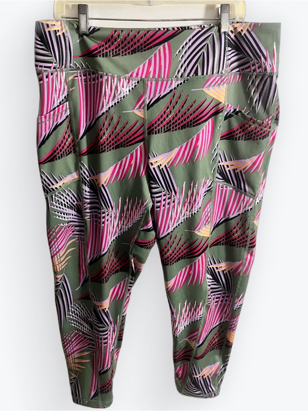 Active Wear Printed Capri Leggings in Olive with Pink Leaf Motif Ladies 2X